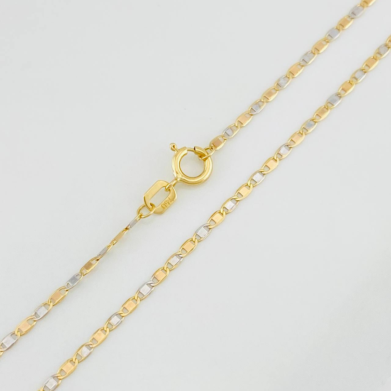Cadena Escalera Plana 2.3g / 60cm / 1.42mm Dos Oros Amarillo Blanco 18K