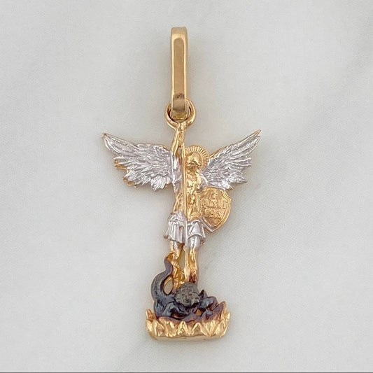 Dije San Miguel Arcangel 1 g / 1.3 cm Tres Oros 18K