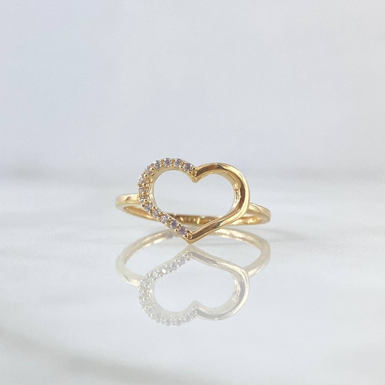 Anillo Corazón Medio Basteado 1.4gr / T7 1/4 / Silueta Circones Blancos Oro Amarillo 18K
