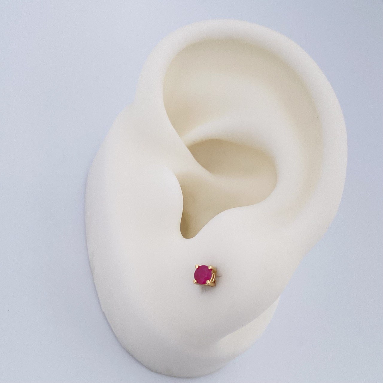 Topos Bisel Rubies 28pts 0.7gr / Oro Amarillo 18K &