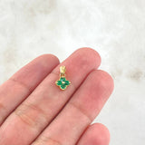 Dije Flor Cuatro Petalos Esmeraldas 18pts 0.65gr / 1.2cm / Oro 18K