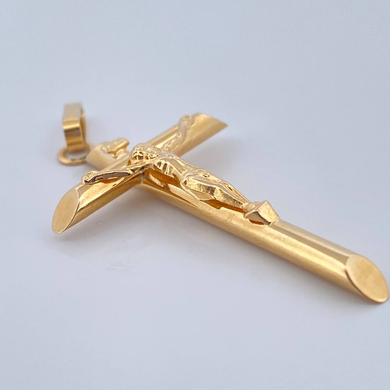 Dije Cruz Cristo 2.2gr / 4.09cm / Oro Amarillo 18K $