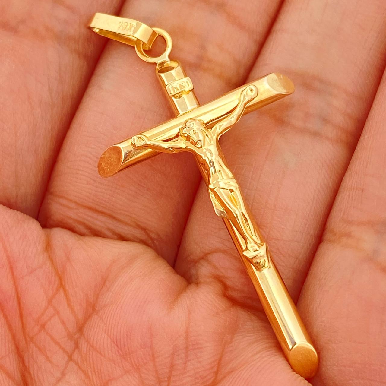 Dije Cruz Cristo 2.2gr / 4.09cm / Oro Amarillo 18K $