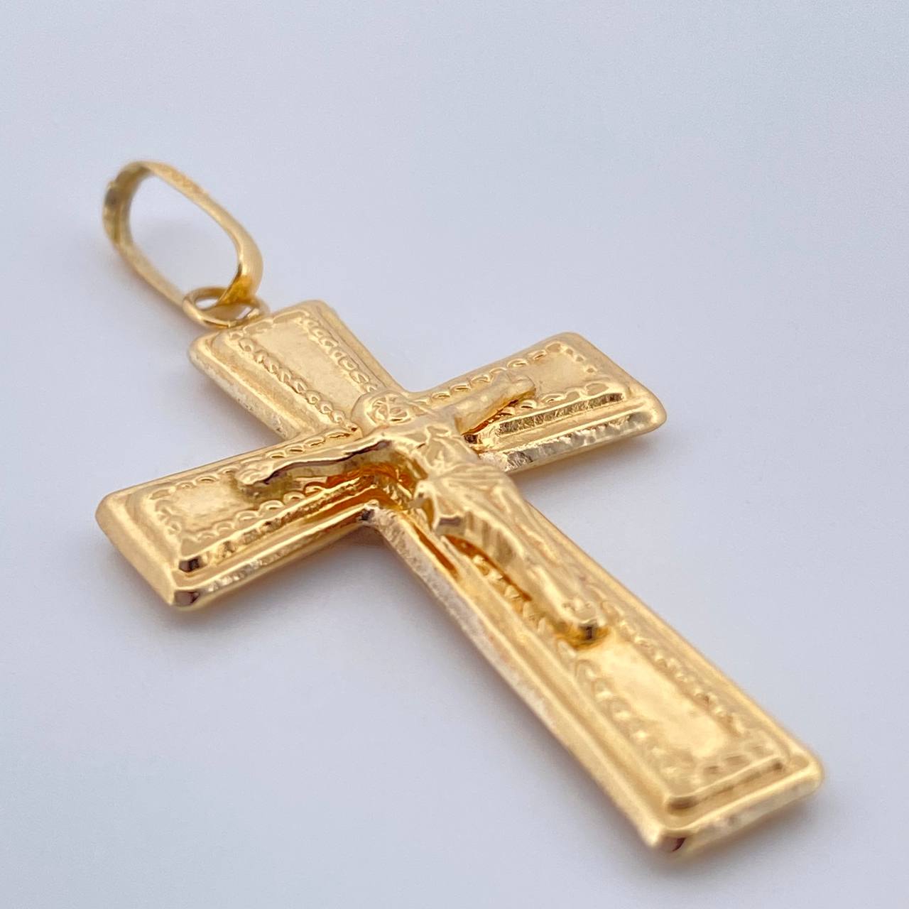 Dije Cruz Cristo 2gr / 4cm / Oro Amarillo 18K $