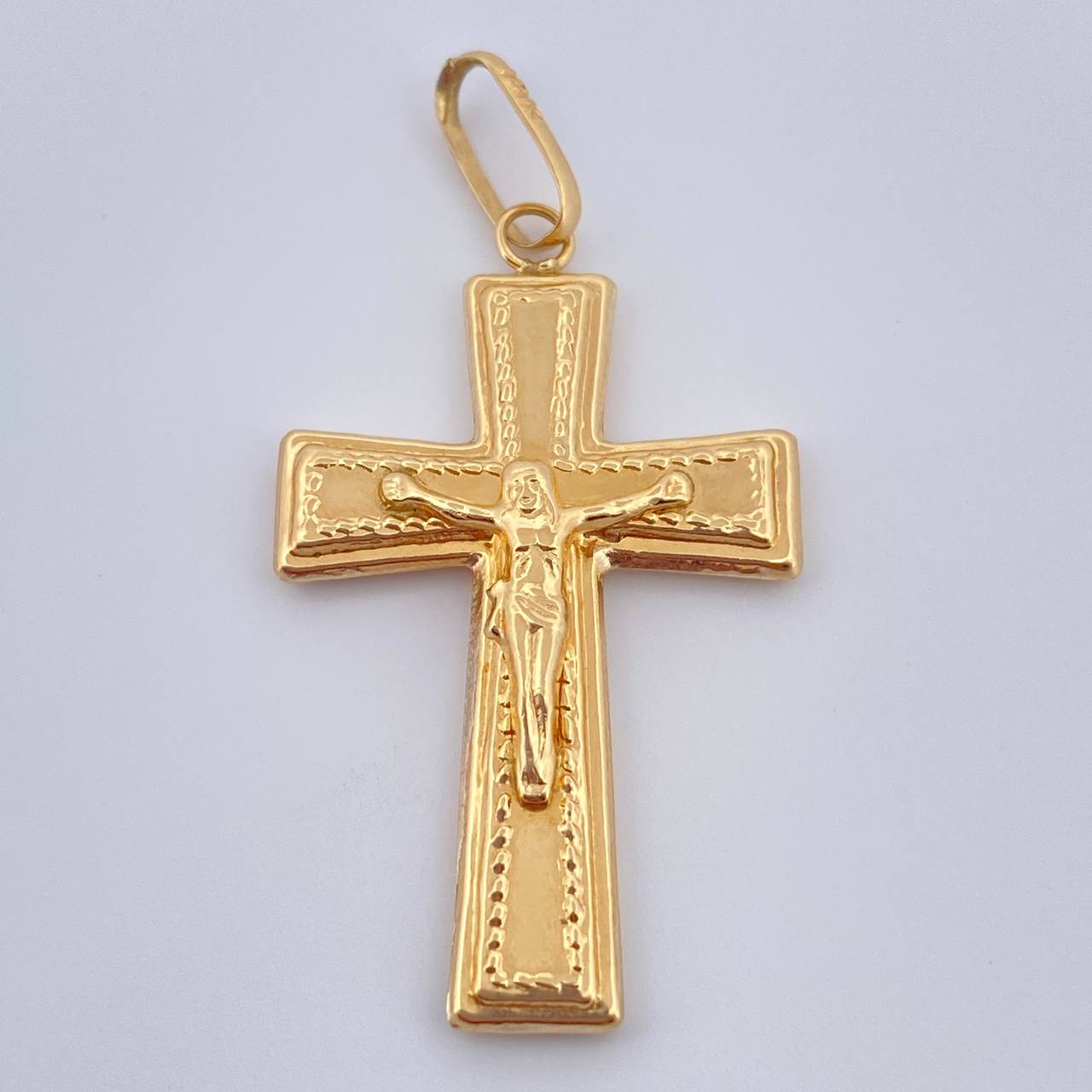 Dije Cruz Cristo 2gr / 4cm / Oro Amarillo 18K $