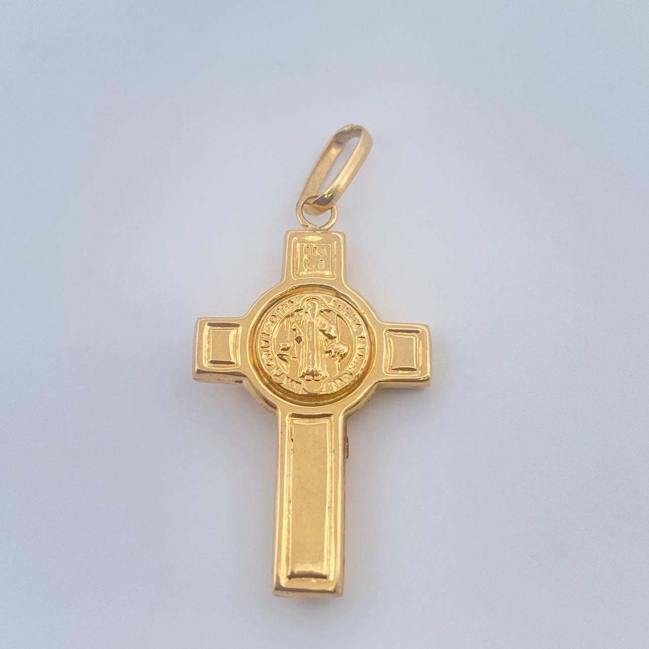 Dije Cruz Cristo 1.9gr / 3.07cm / Oro Amarillo 18K $