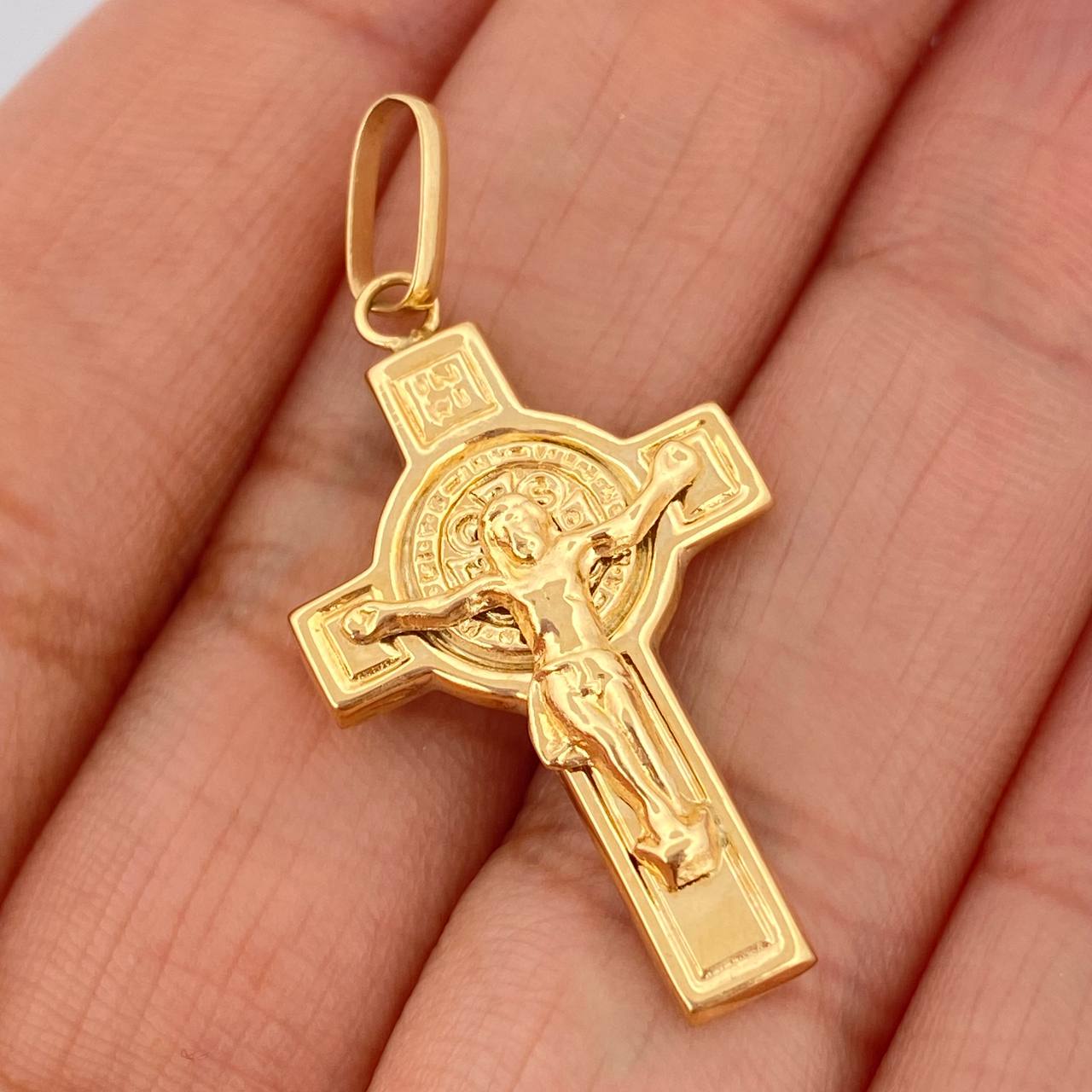 Dije Cruz Cristo 1.9gr / 3.07cm / Oro Amarillo 18K $