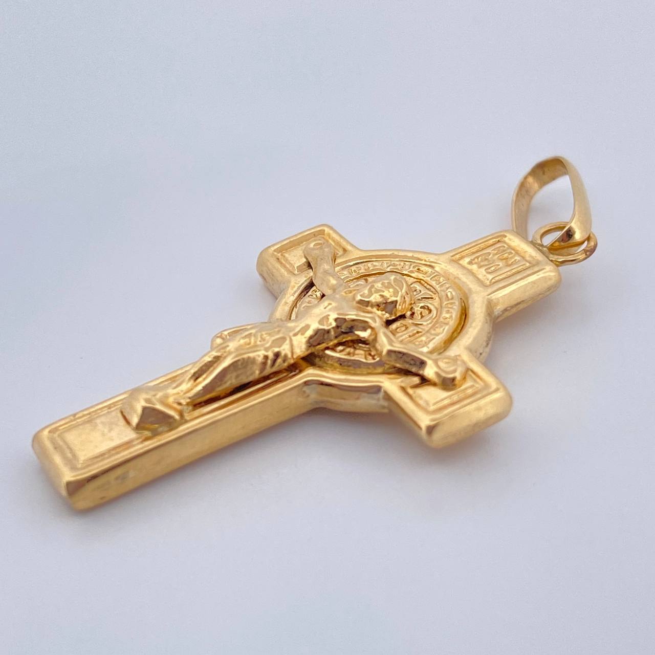 Dije Cruz Cristo 1.9gr / 3.07cm / Oro Amarillo 18K $