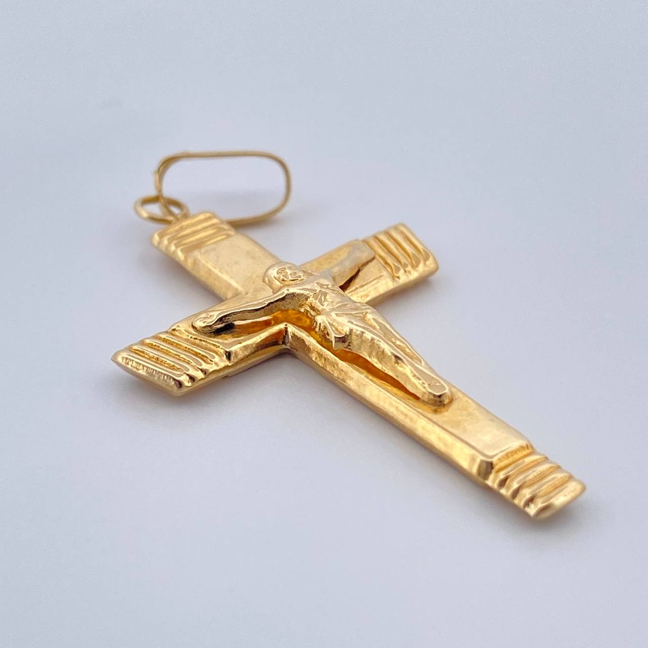 Dije Cruz Cristo 1.5gr / 4cm / Oro Amarillo 18K $
