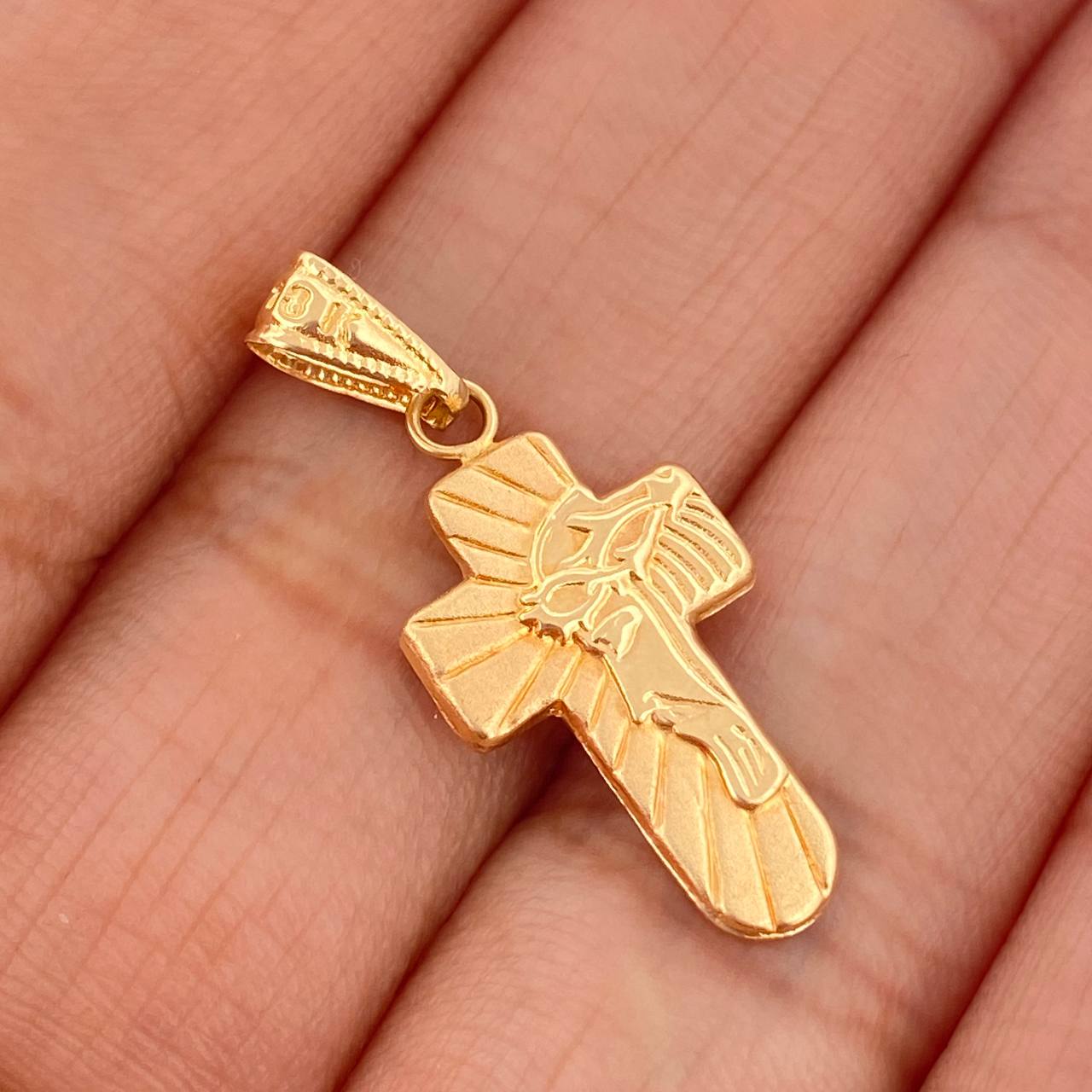 Dije Cruz Rostro Cristo 0.85gr / 2.6cm / Oro Amarillo 18K $