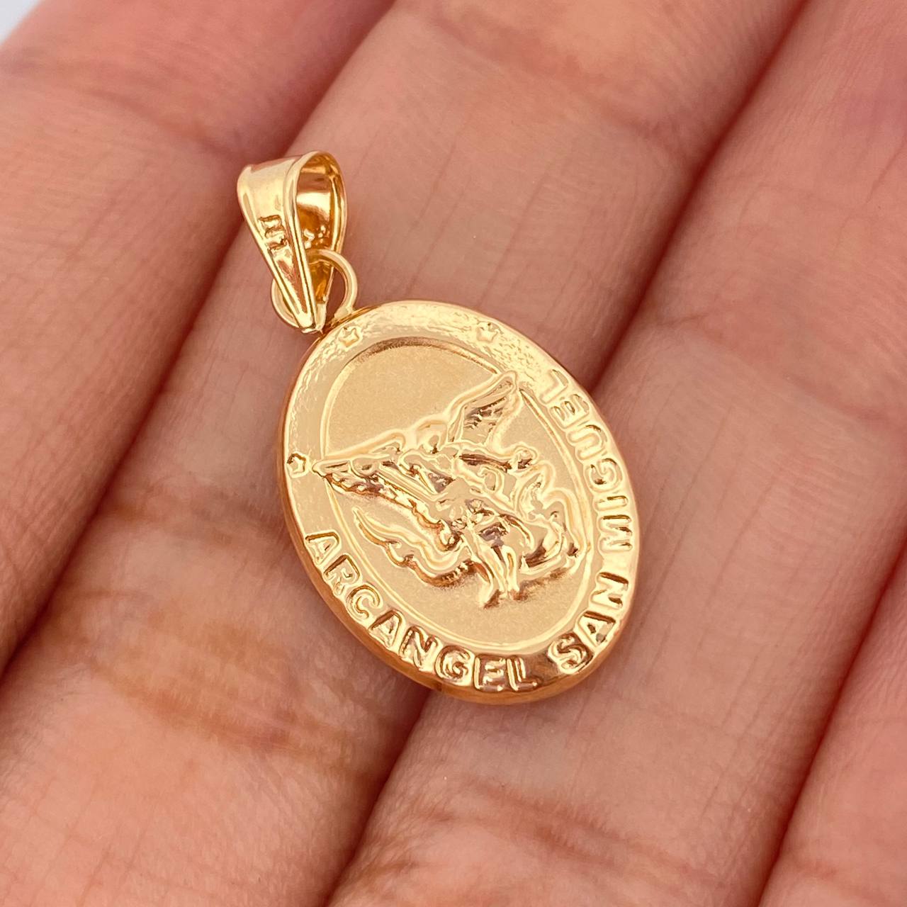 Dije Arcangel San Miguel 1.2gr / 2.06cm / Oro Amarillo 18K $