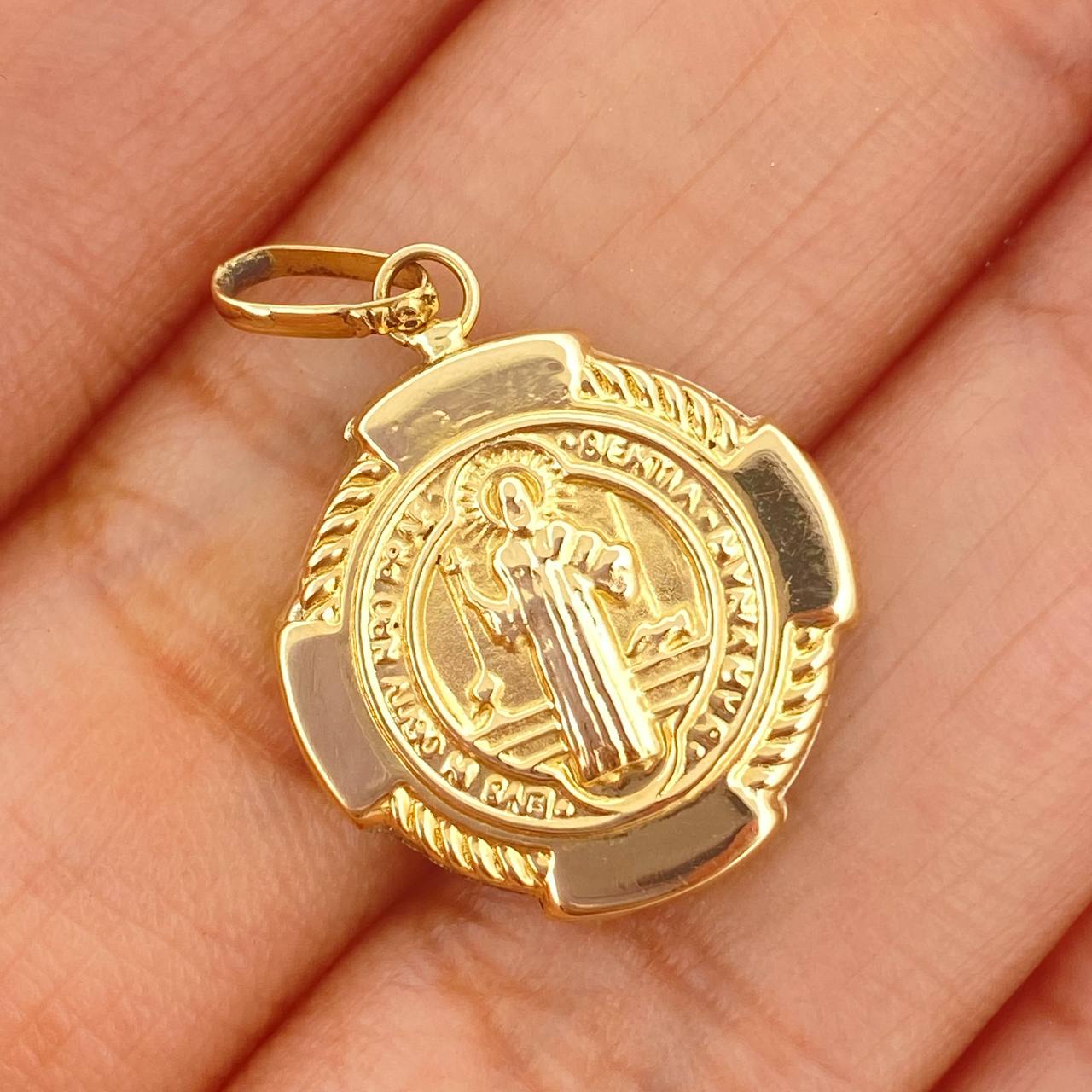 Dije San Benito 1.25gr / 2.07cm / Oro Amarillo 18K $
