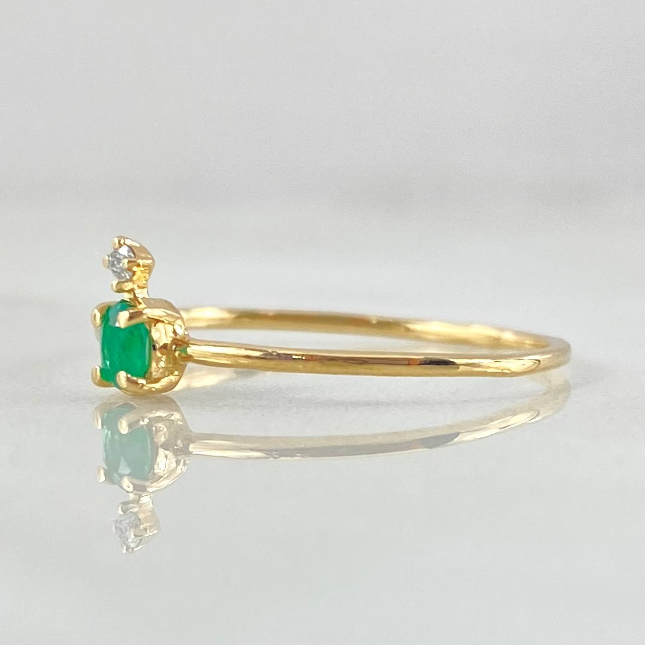Anillo Chispa Ovalada Esmeralda 18pts - Diamante 2pts 0.95gr / T8 1/2 / Oro 18K