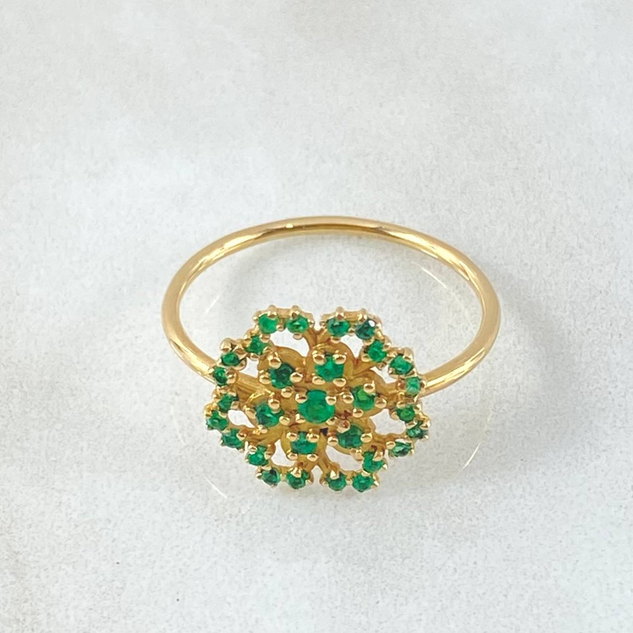 Anillo Flor de Loto Esmeraldas 80pts 2.25gr / T8 1/4 / Oro 18K
