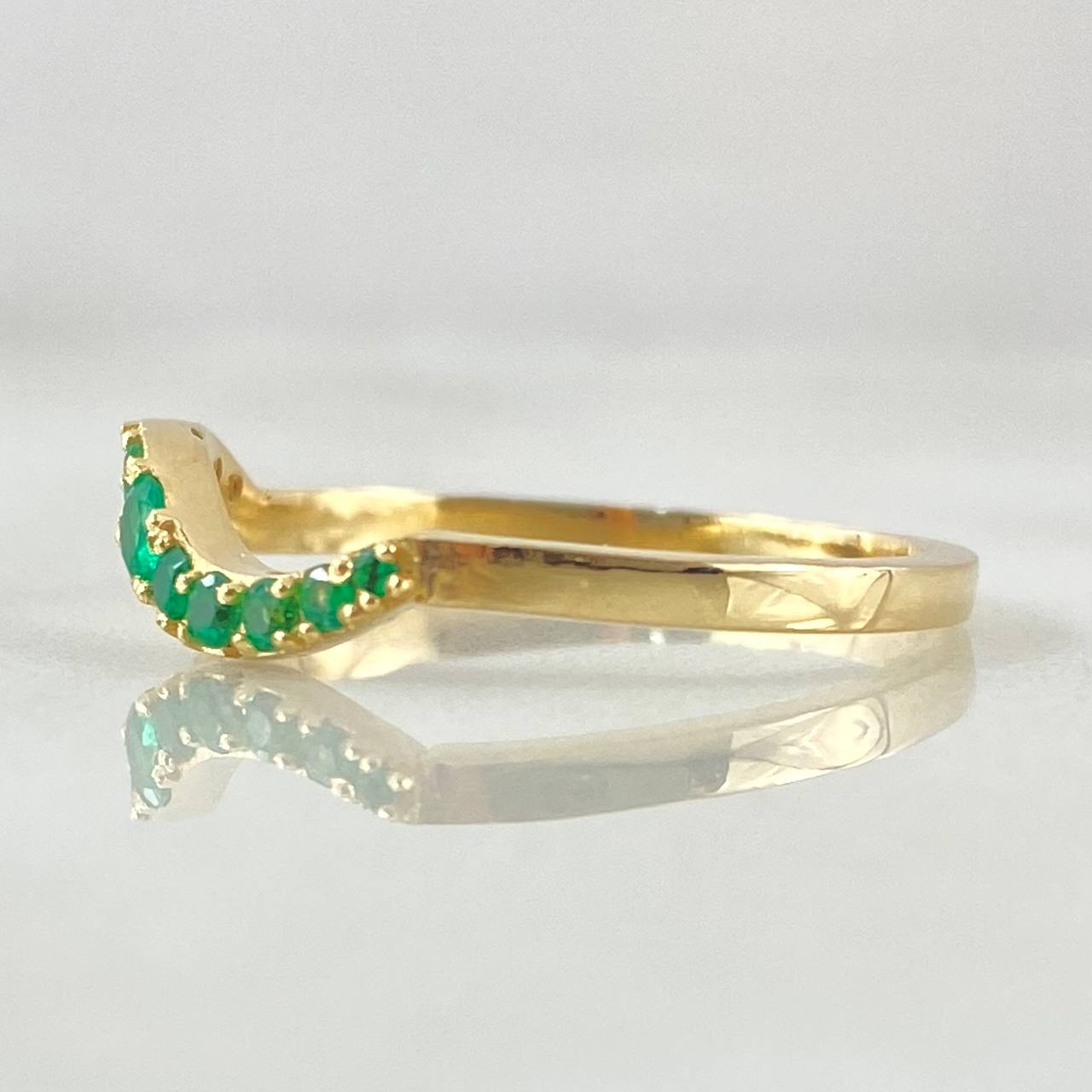 Anillo Ola Acuariana Esmeraldas 22pts 2.25gr / T7 1/2 / Oro 18K