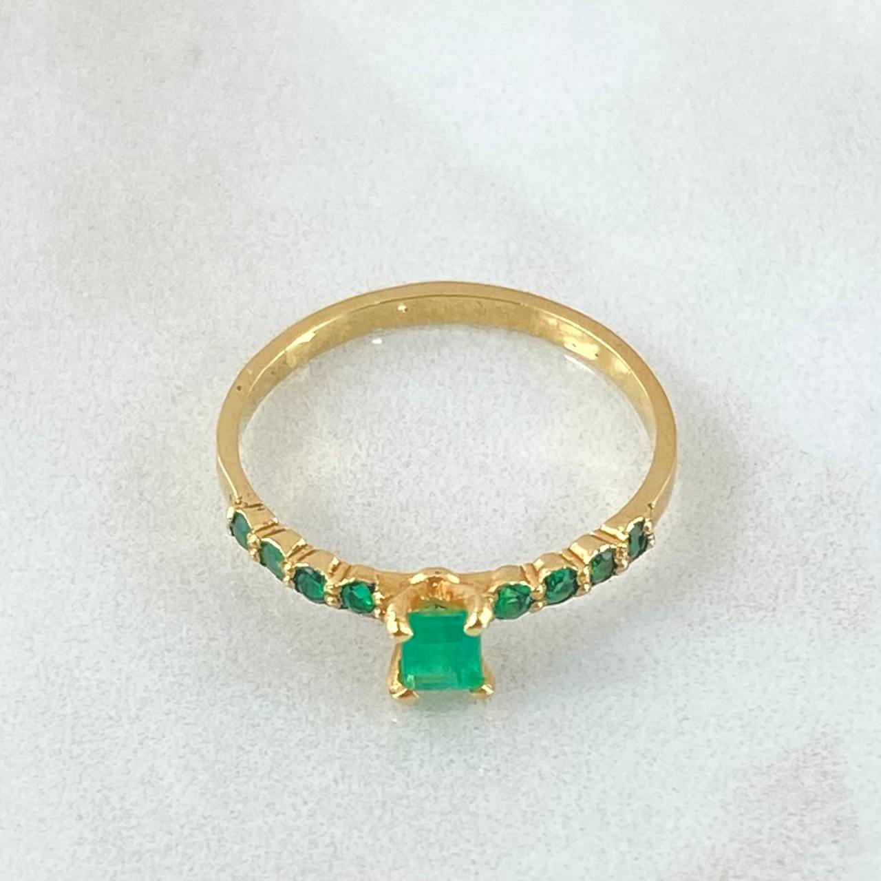 Anillo Solitario Cuencas Fijas Esmeraldas 1 Qts 1.75gr / T7 1/4 / Oro 18K