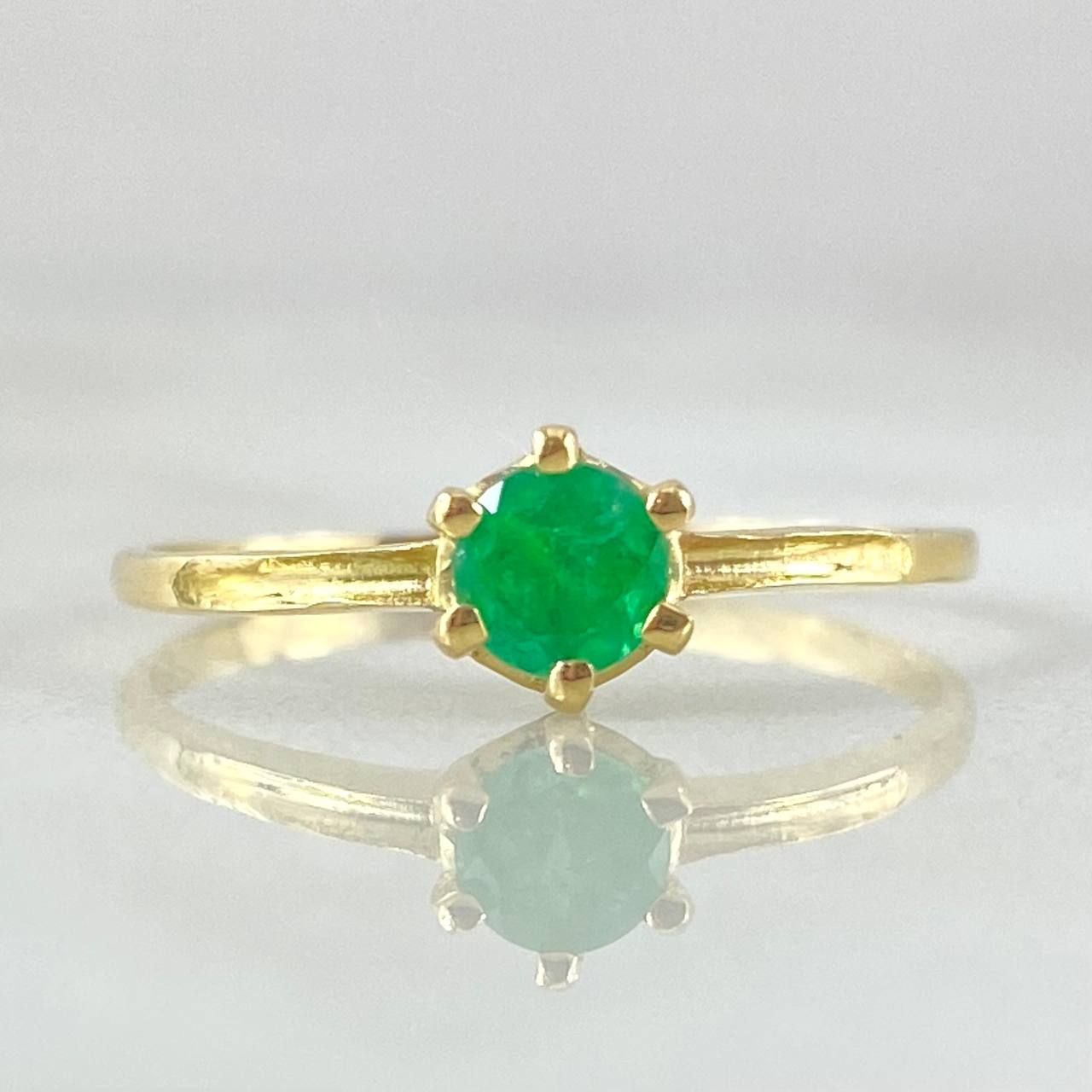 Anillo Cetro Seis Garras Esmeralda 30pts 1.45gr / T6 3/4 / Oro 18K