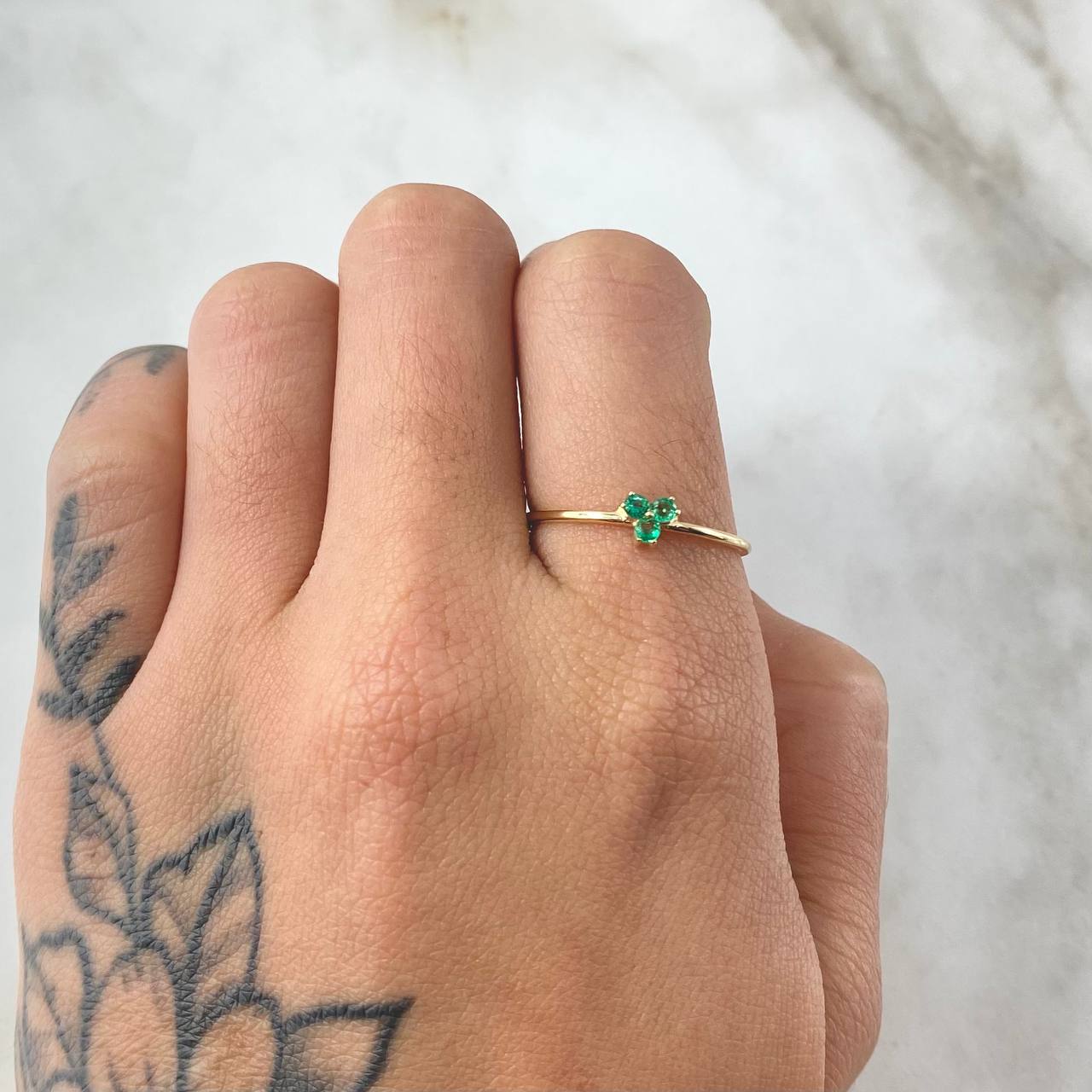 Anillo Flor Triscal Esmeraldas 11pts 1.2gr / T8 1/4 / Oro 18K