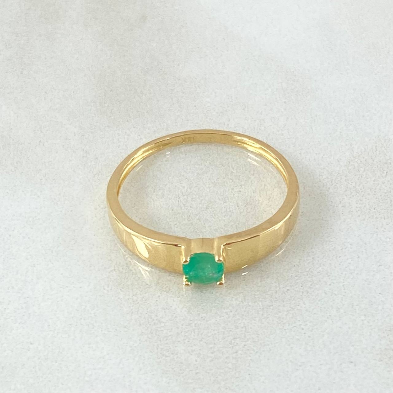 Anillo Solitario Liso Grueso Esmeralda 26pts 1.85gr / T7 1/2 / Oro 18K