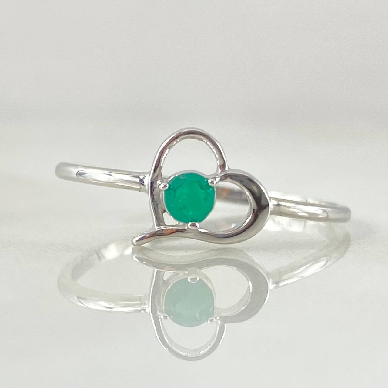 Anillo Corazón Vacío Esmeralda 12pts 1.3gr / T6 1/2 / Oro Blanco 18K ©