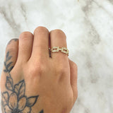 Anillo Eslabones Rectangulares 2.65gr / T7 1/2 / Circones Blancos Oro Amarillo 18K