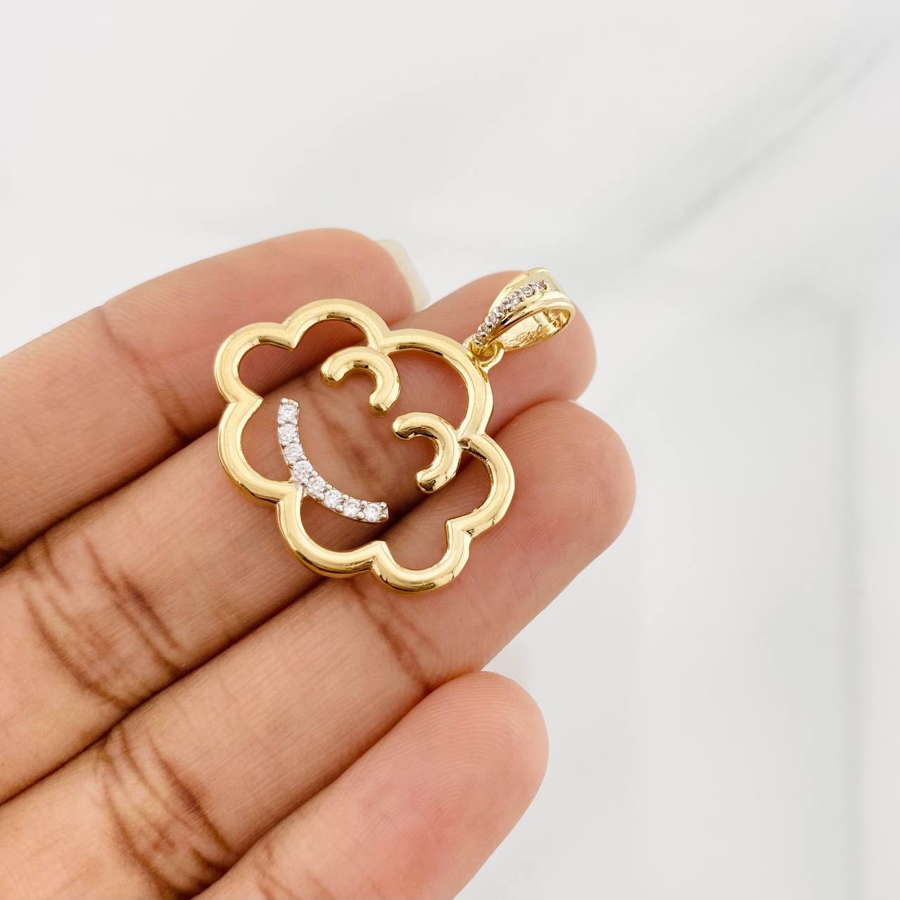 Dije Nube Sonriente 4.4g / 3cm Dos Oros Amarillo Blanco 18K