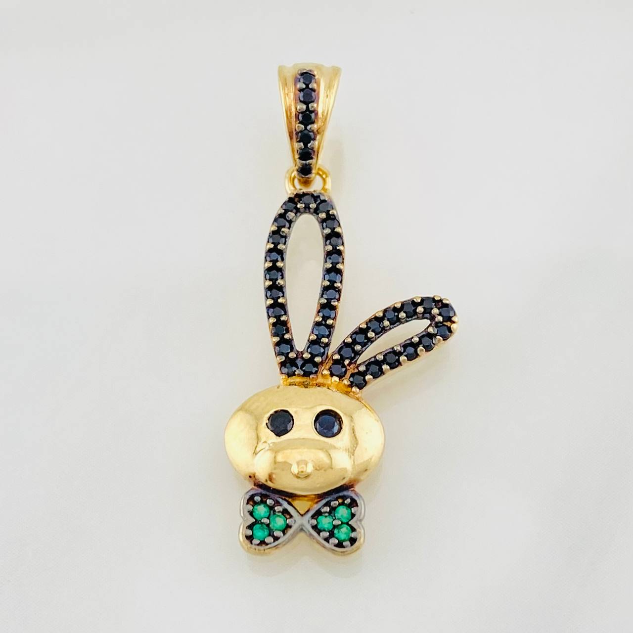Dije Conejo 2.35g / 3cm Dos Oros Negro Amarillo 18K