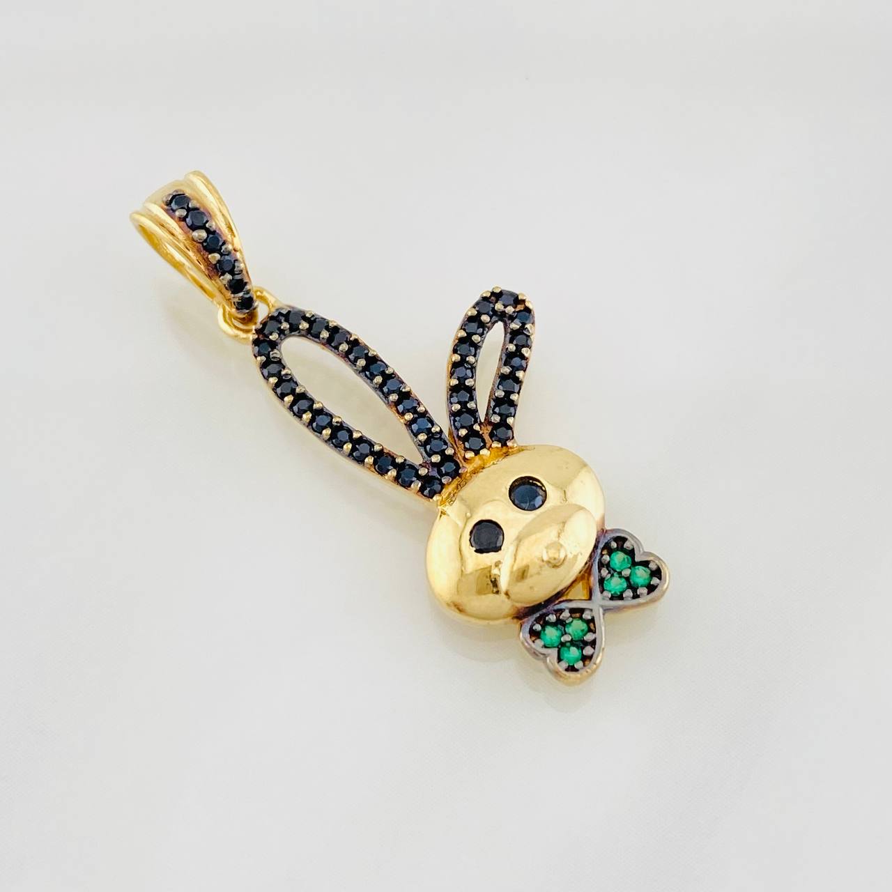 Dije Conejo 2.35g / 3cm Dos Oros Negro Amarillo 18K