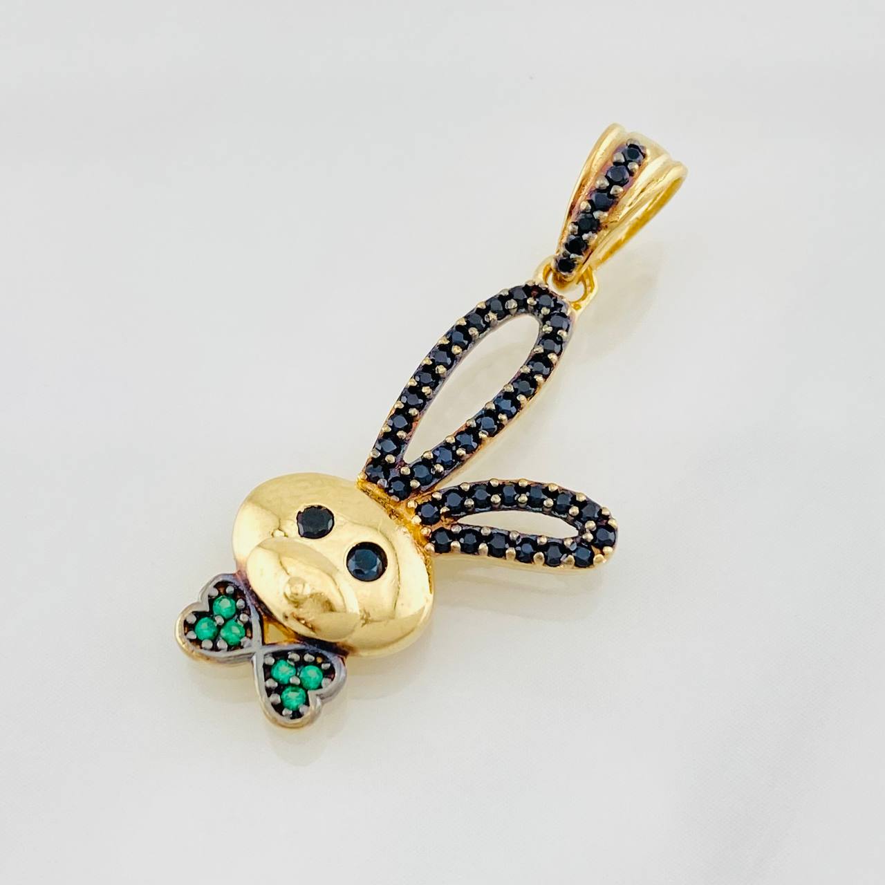 Dije Conejo 2.35g / 3cm Dos Oros Negro Amarillo 18K