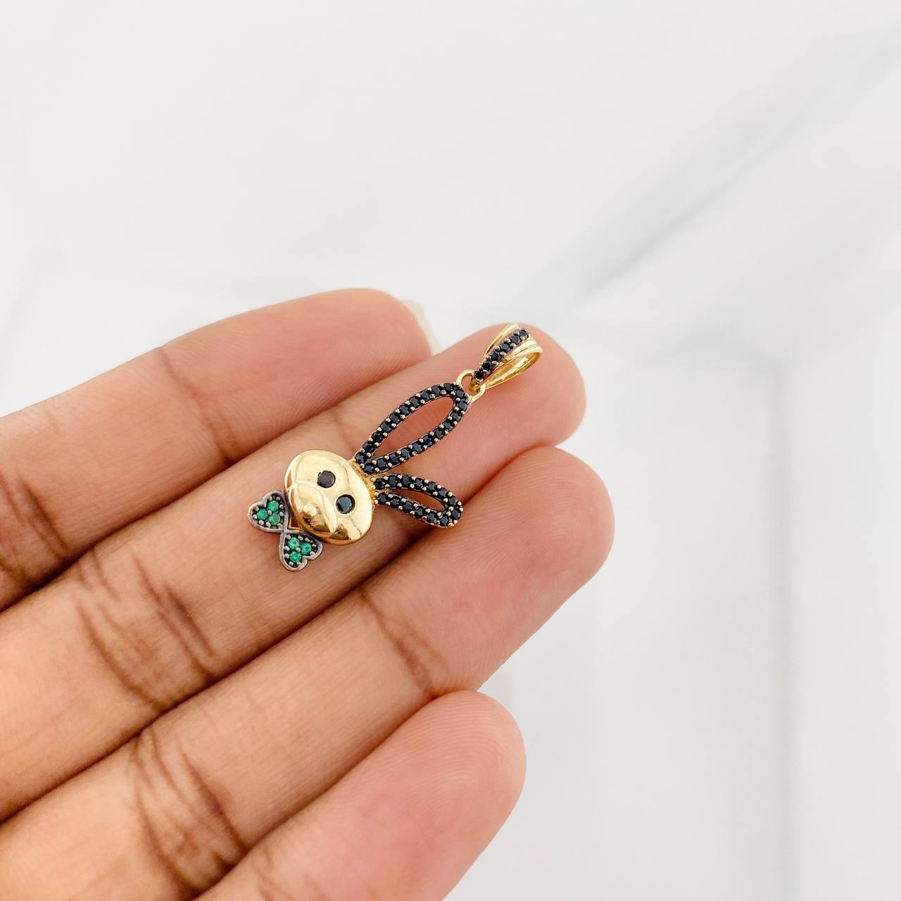 Dije Conejo 2.35g / 3cm Dos Oros Negro Amarillo 18K