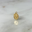 Dije Letra V Ovalada 0.6gr / 1.8cm / Troquelada Oro Amarillo