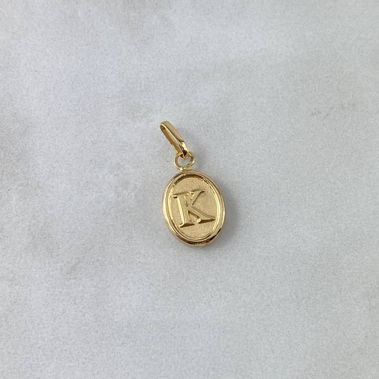 Dije Letra K 0.5gr / 1.8cm / Troquelada Oro Amarillo