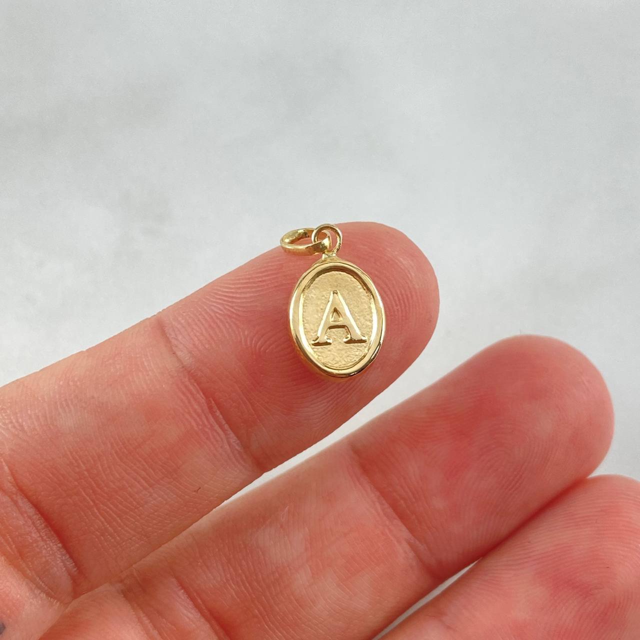 Dije Letra A 0.5gr / 1.8cm / Troquelada Oro Amarillo