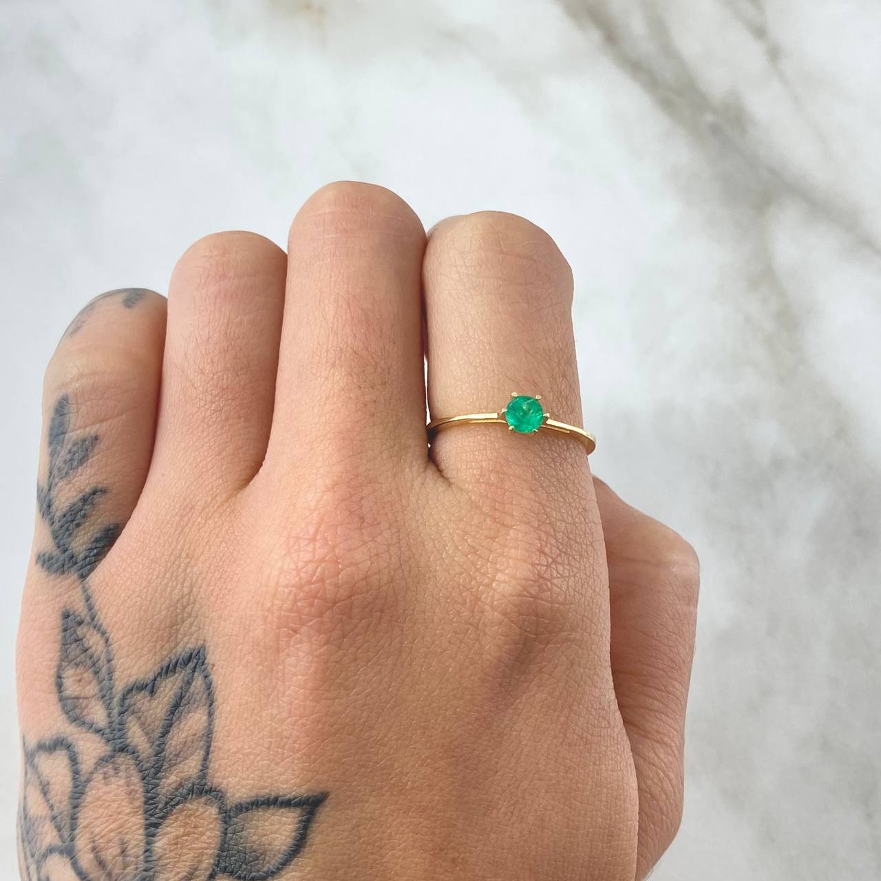 Anillo Puente Hueco Esmeralda 23pts 1.3gr / T6 3/4 / Oro 18K