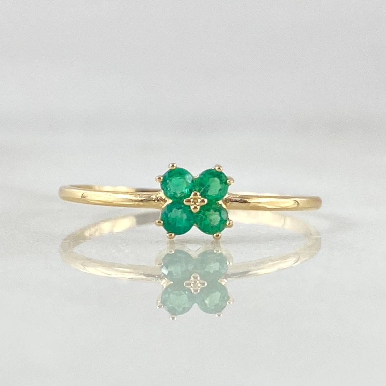 Anillo Flor Cuatro Petalos Esmeraldas 13pts 0.85gr / T6 1/2 / Oro 18K
