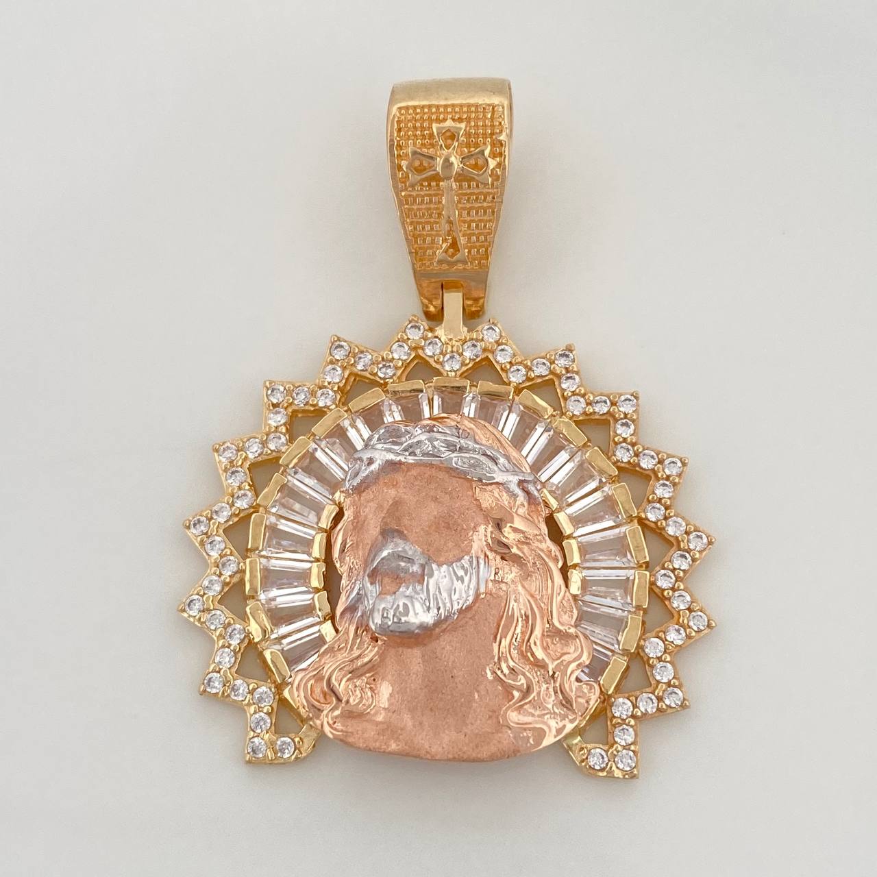 Dije Rostro de Cristo 7.85g / 3.5cm Tres Oros 18K