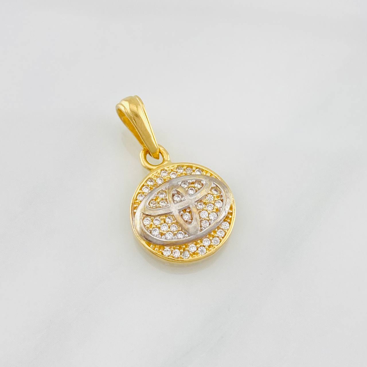 Dije Circulo Marca Automovil 2.3g / 2.3cm Dos Oros Amarillo Blanco 18K