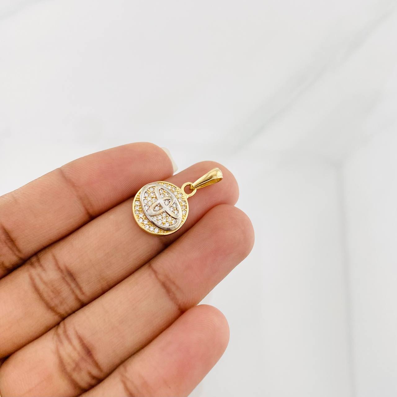 Dije Circulo Marca Automovil 2.3g / 2.3cm Dos Oros Amarillo Blanco 18K