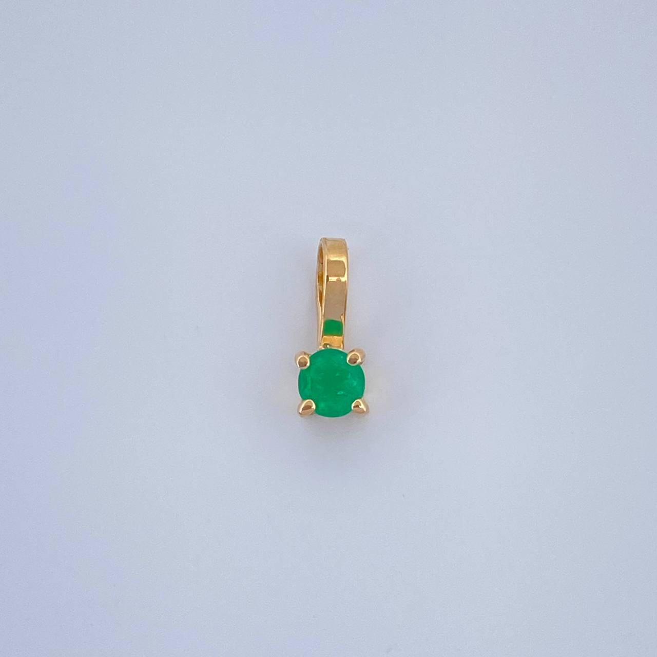 Dije Redondo Esmeralda 0.9pts 0.2gr / 0.8cm / Oro Amarillo 18K &