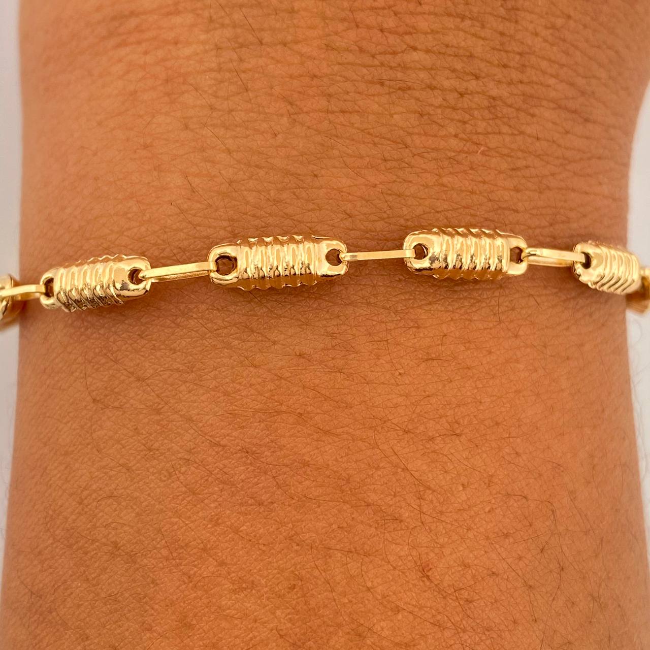 Pulso Rustico Barril Rayado 3.2gr / 21.2cm / 3.4mm Oro Amarillo 18K $