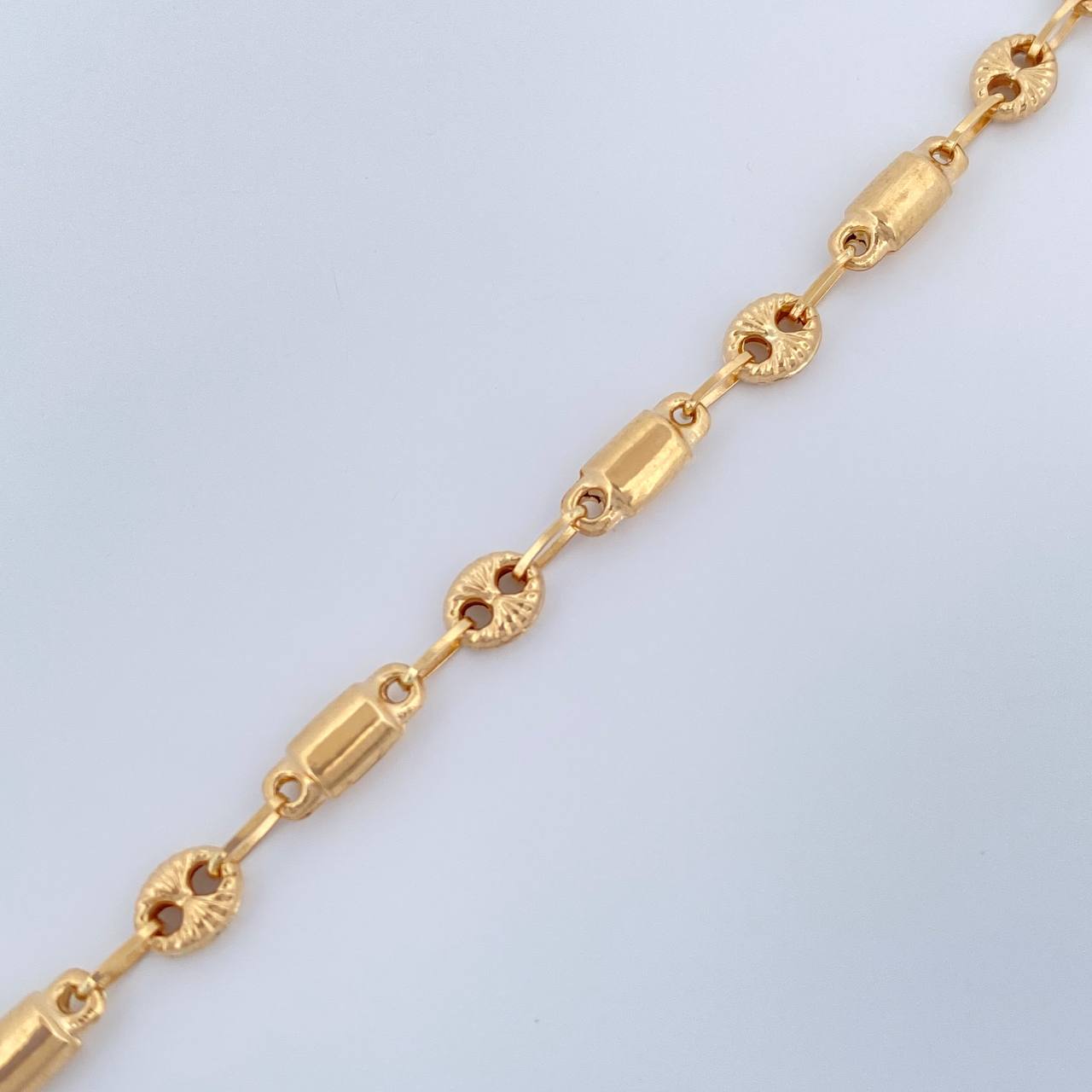 Pulso Rustico GC 3.55gr / 21cm / 4mm Oro Amarillo 18K $