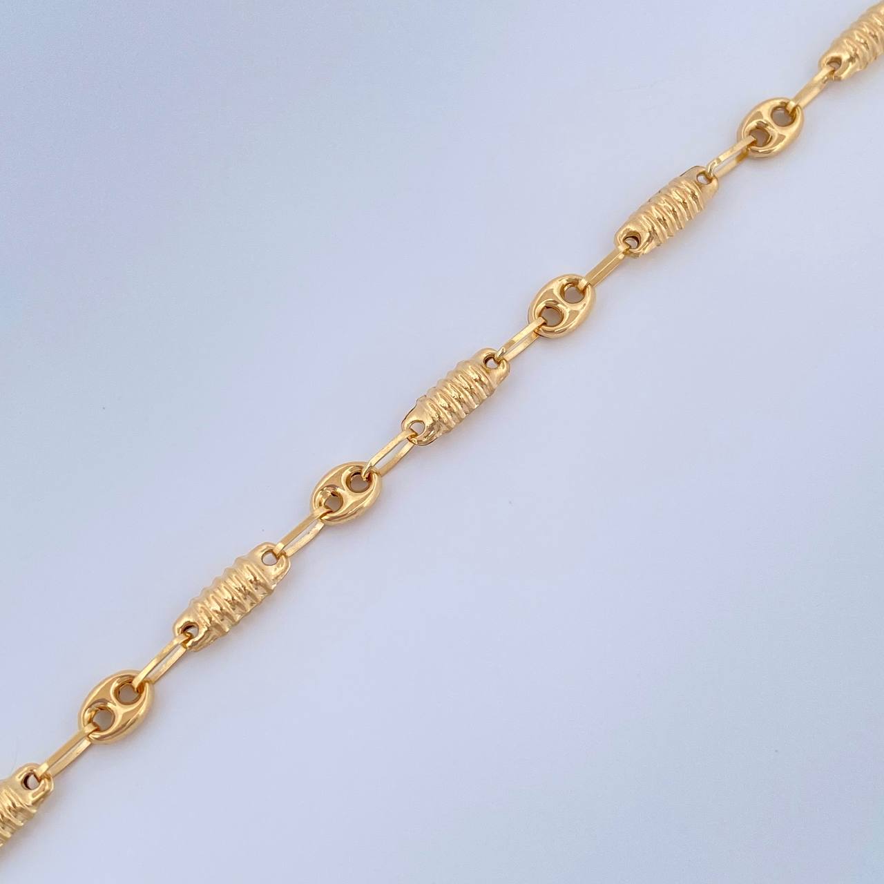 Pulso Rustico GC 3.25gr / 20.7cm / 4mm Oro Amarillo 18K $