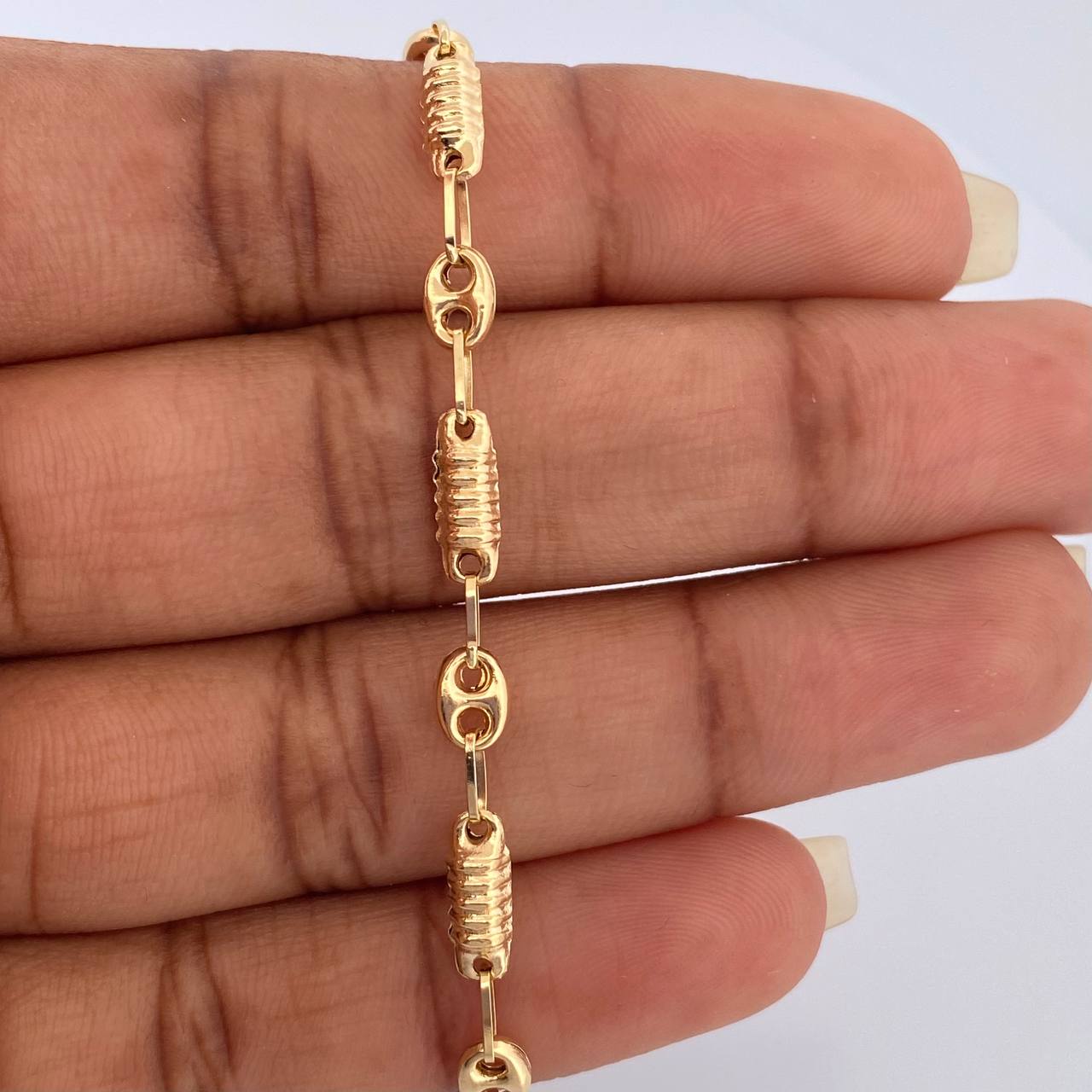 Pulso Rustico GC 3.25gr / 20.7cm / 4mm Oro Amarillo 18K $