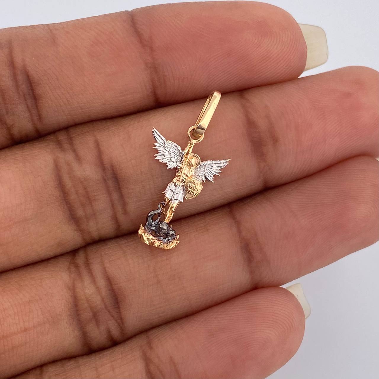 Dije San Miguel Arcangel 1.05gr / 2.3cm / Tres Oros 18K %