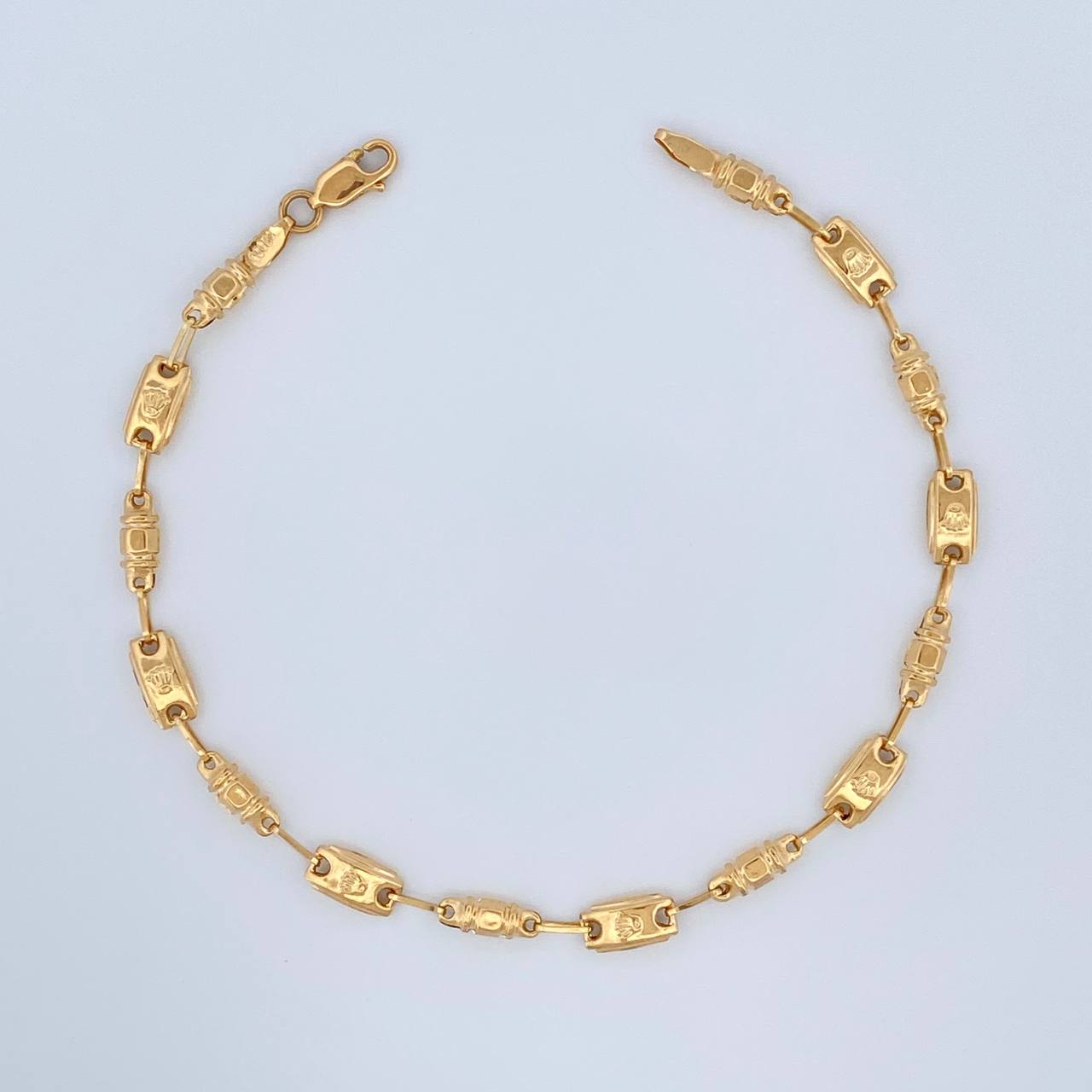 Pulso Rustico Corona 3.3gr / 21.7cm / 4mm Oro Amarillo 18K %