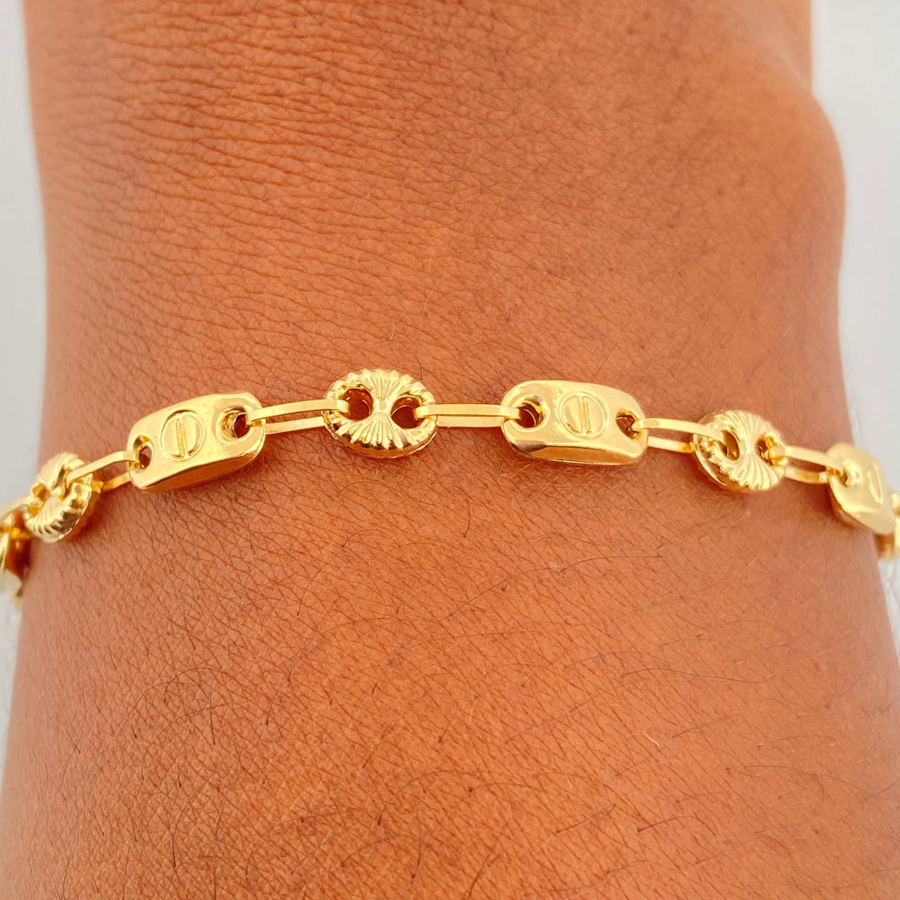 Pulso GC Tornillo 3.65gr / 21cm / 4mm Oro Amarillo 18K %