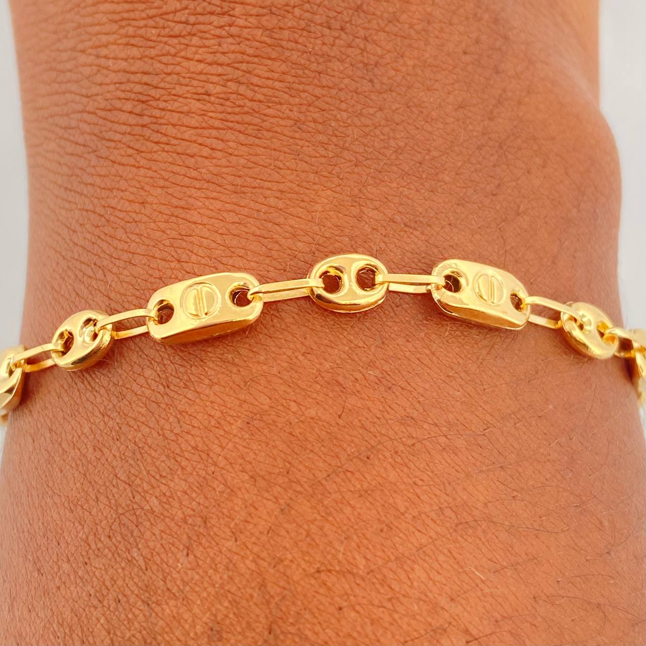 Pulso GC Tornillo 3.55gr / 20.5cm / 4mm Oro Amarillo 18K %