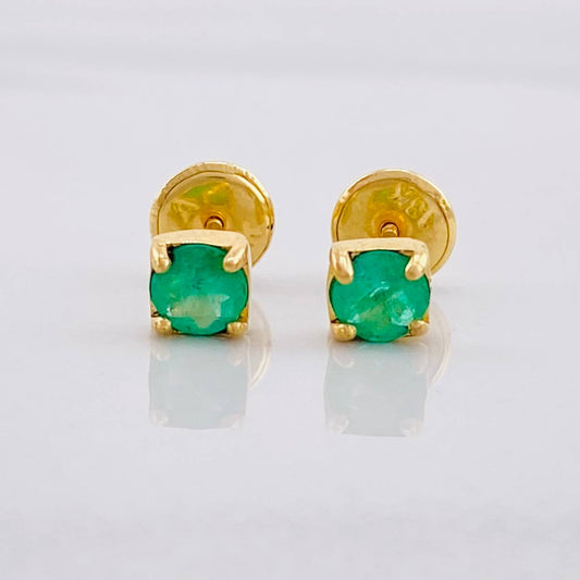 Topos Cuatro Garras Esmeralda 40pts 0.7g / 4.2mm Oro Amarillo 18K