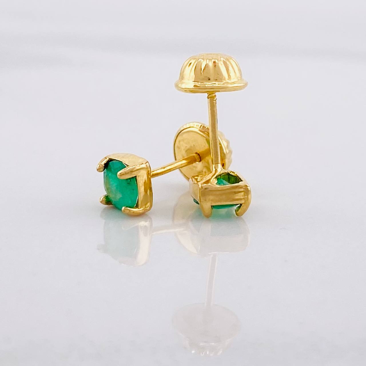 Topos Cuatro Garras Esmeralda 40pts 0.7g / 4.2mm Oro Amarillo 18K