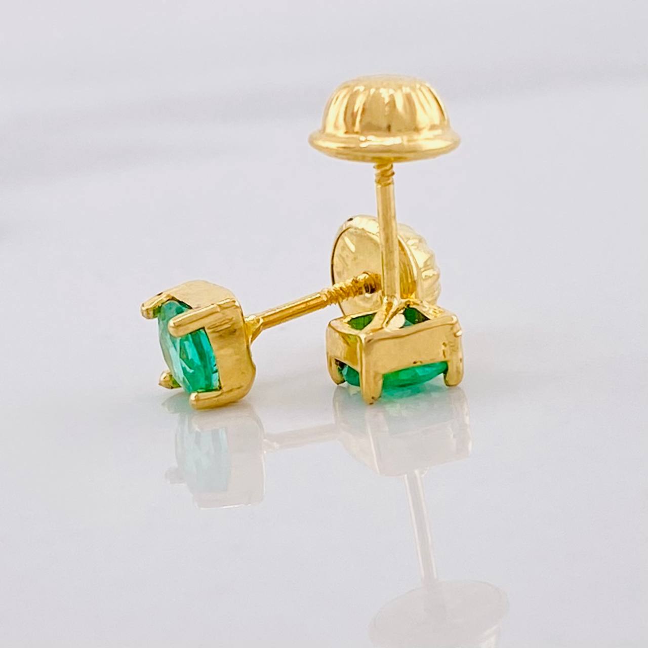 Topos Cuatro Garras Esmeralda 47pts 0.7g / 4.2mm Oro Amarillo 18K